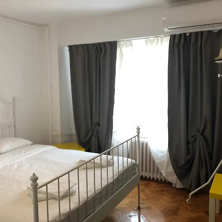 Hats By * بوخارست